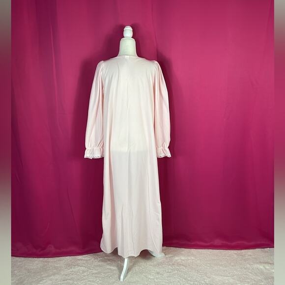 Vintage soft pink flannel nightgown dressing gown, size 1x made in USA - Picture 3 of 8